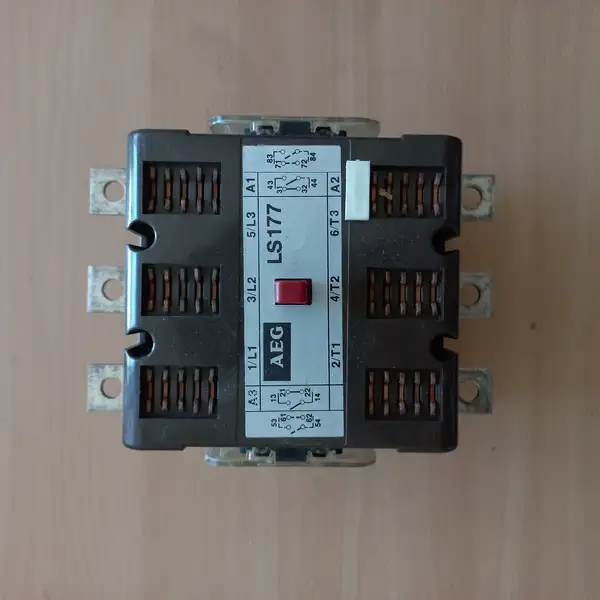 کنتاکتور 185 آمپر آ اگ AEG آلمان، مدل LS 177 توان 90 کیلو وات