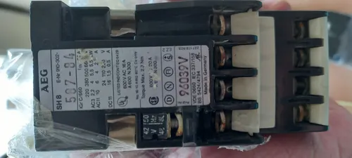 کنتاکتور 9 آمپر آ اگ AEG آلمان 4 کیلو وات  فاقد کارتن، مدل SH 8