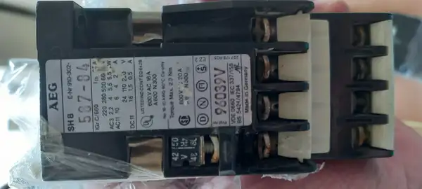 کنتاکتور 9 آمپر آ اگ AEG آلمان 4 کیلو وات  فاقد کارتن، مدل SH 8