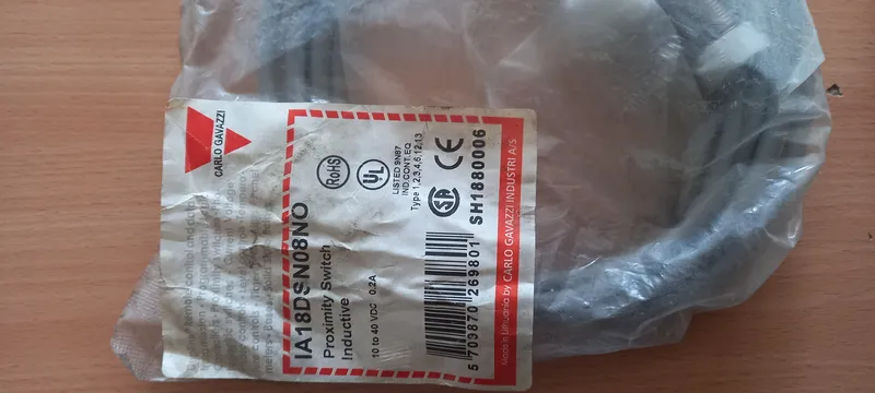 سنسور مجاورت القایی ایتالیایی اصل  قطر 18 میلیمتر ی proximity switch gallery1