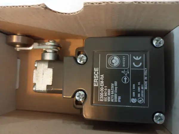 لیمیت سوئیچ ارش ایتالیا  ERSCE مدل E300-00-EM