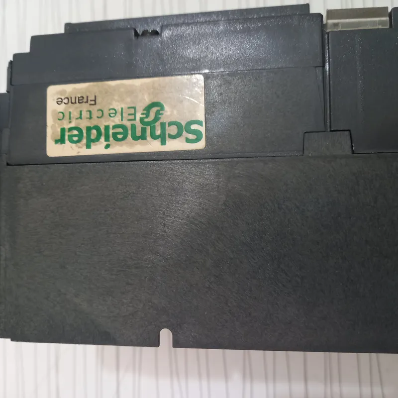کلید اتوماتیک سه پل قابل تنظیم حرارتی 63 آمپر مدل NSX 100F اشنایدر فرانسه در حد نو gallery4