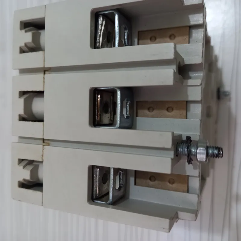 کلید اتوماتیک سه پل قابل تنظیم حرارتی 100 آمپر لگراند ایتالیا مدل DPX 125 فاقد کارتن gallery1
