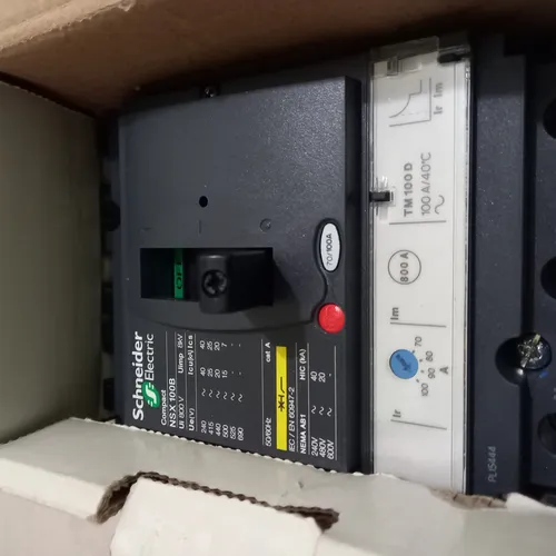 کلید اتوماتیک سه پل قابل تنظیم حرارتی 100 آمپر اشنایدر فرانسه مدل NSX 100B تنظیم حرارتی طبق عکس